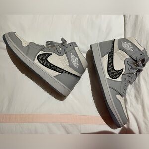 Jordan x Dior Air Jordan 1 Retro High Sneakers